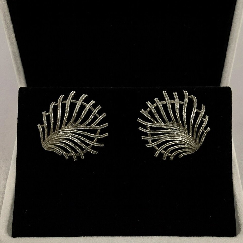 Vintage Lisner Screw-Back Earrings Silver Tone Openwork Leaf Palm Frond Design